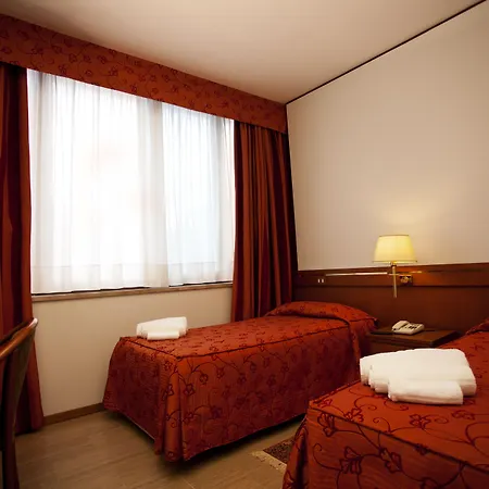 Augustus ホテル 4*