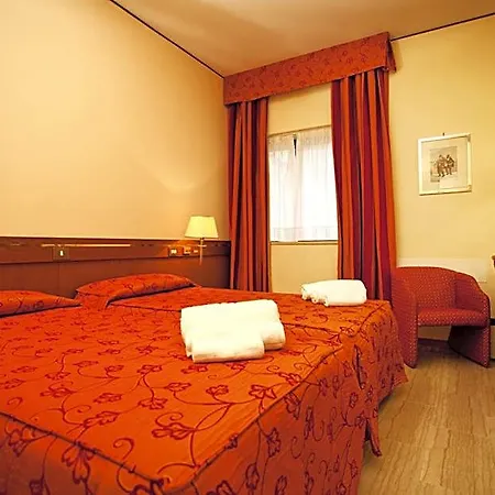 Augustus Hotel