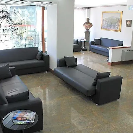 Augustus Hotel 4*