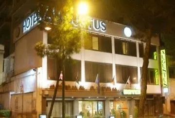 Augustus ホテル 4*